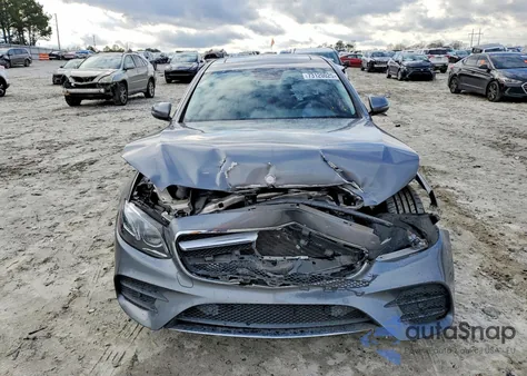 2017 Mercedes-Benz E 300 z USA, uszkodzony, nr VIN WDDZF4JB1HA172966